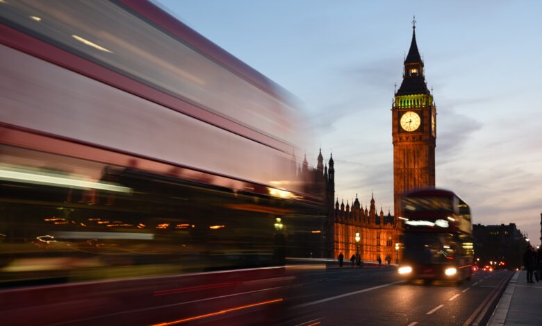 Burmistrz Sadiq Khan chce, by kierowcy płacili za przejazd po Londynie