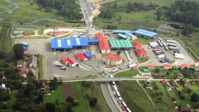 Przejście graniczne w miejscowości Bobrowniki zmaga się z długimi kolejkami samochodów ciężarowych, które oczekują kilkadziesiąt godzin na odprawę.