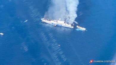 Pożar włoskiego promu w okolicy greckiej wyspy Korfu został opanowany, jednak wciąż trwają poszukiwania zaginionych pasażerów.