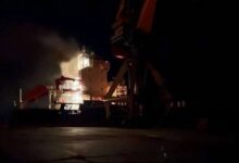 Kolejny statek handlowy trafiony rosyjskim pociskiem w Mariupolu