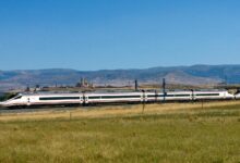 Pierwszy pociąg dużych prędkości przejechał w Hiszpanii 30 lat temu