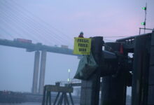 Aktywiści Greenpeace zablokowali tankowiec z rosyjskim paliwem