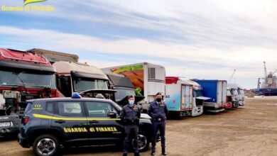 Guardia di Finanza zatrzymała pojazdy przeznaczone na eksport do Afryki. Konfiskata ciężarówek została uzasadniona dumpingiem środowiskowym.