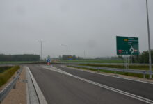 Nowy odcinek S14 został udostępniony kierowcom. To jeden z ostatnich etapów budowy obwodnicy Łodzi, która usprawni transport.
