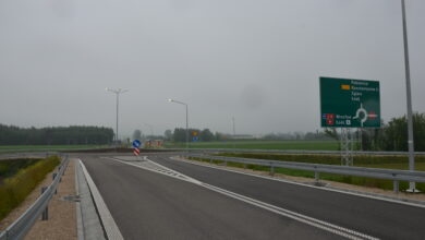 Nowy odcinek S14 został udostępniony kierowcom. To jeden z ostatnich etapów budowy obwodnicy Łodzi, która usprawni transport.