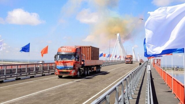 Nowo otwarty most na rzece Amur powstał w ramach inicjatywy Belt and Road i ma być początkiem partnerstwa strategicznego Chin i Rosji.