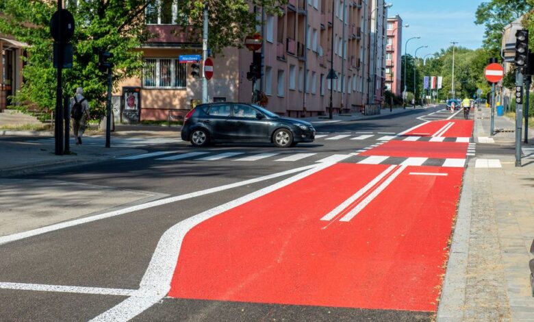 Dwukierunkowa droga rowerowa w Łodzi ma być odpowiedzią na rosnącą liczbę rowerzystów w mieście.