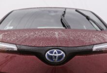 Toyota wstrzymuje przyjmowanie zamówień na wybrane modele. Piętrzą się problemy logistyczne japońskiego producenta.