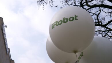 Amazon przejmie iRobot, firmę która zasłynęła produkcją zaawansowanych technologicznie urządzeń sprzątających.