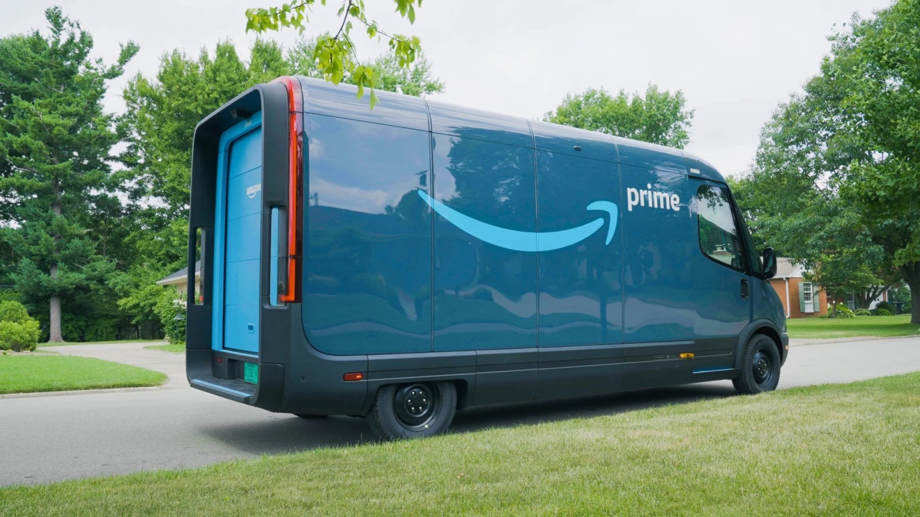 Amazon wprowadza do miast pierwsze elektryczne vany Rivian