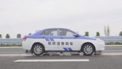 Chiny rozwijają lewitujący samochód, który ma się okazać przełomem w motoryzacji. Zarówno pojazd, jak i drogę wyposażono w specjalne magnesy. 
