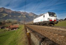 Akiem zamawia 1 500. lokomotywę Vectron od Siemens Mobility