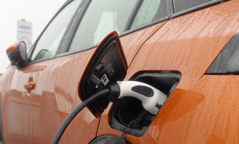 Departament Transportu USA zatwierdził ważne plany dotyczące finansowania infrastruktury do ładowania samochodów elektrycznych.