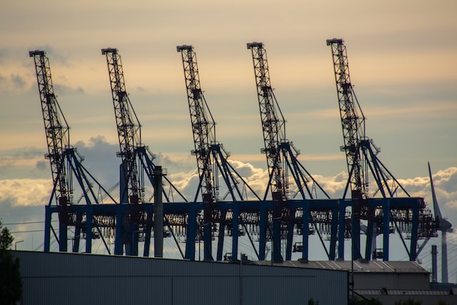 Port w Hamburgu trafi w ręce Chin? COSCO przejmuje udziały!