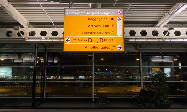 Stań w kolejce, by... nie stać w kolejce. Lotnisko Schiphol wprowadza zmiany