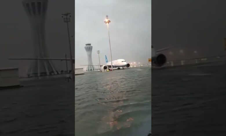 Lotnisko w Pekinie zalane po powodzi! Rozpętał się chaos!