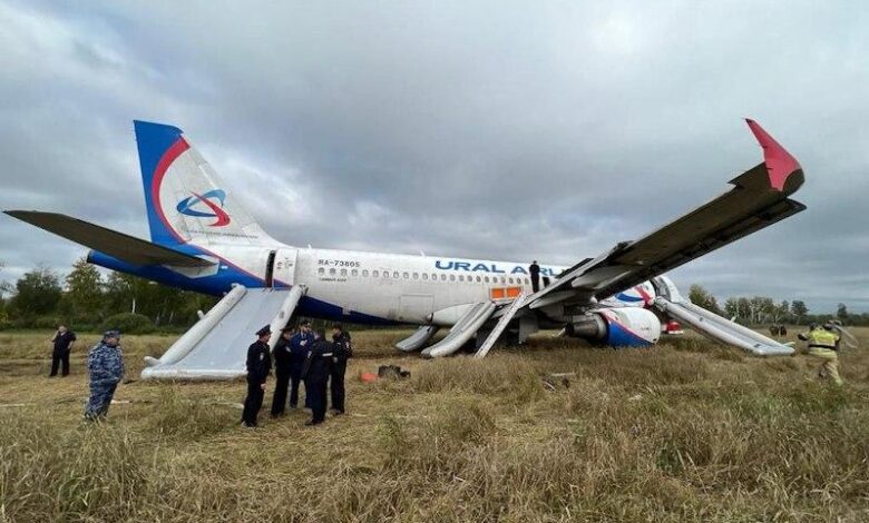 Rosyjski Airbus musiał lądować na syberyjskim polu! Coraz bliżej tragedii...