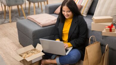 Polski e-commerce zakupy online Polski e-commerce kobieta zakupy handel elektroniczny
